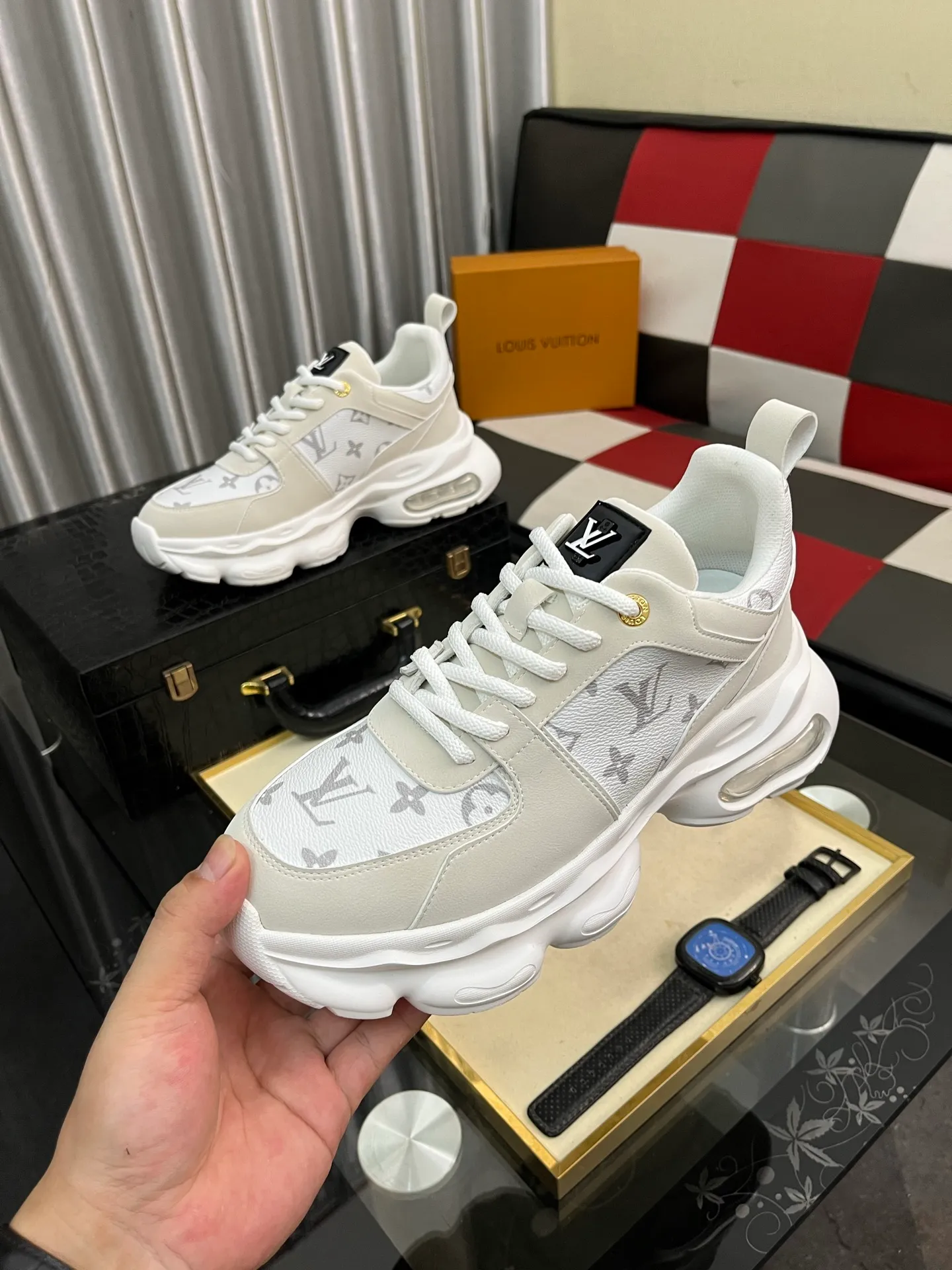 Men's shoes 💰458⌚️⌚️LV Louis Vuitton. The latest trendy casual shoes are popular in physical stores in sizes 38-44. New spring and summer comfortable imported custom original cowhide, unique jacquard fabric element design. Paired with sheepskin lining, Lv original bottom, [taiyang][taiyang] high-end packaging and high quality💪Details determine the quality, you can enter and leave the counter at will, welcome to compare🇮🇹